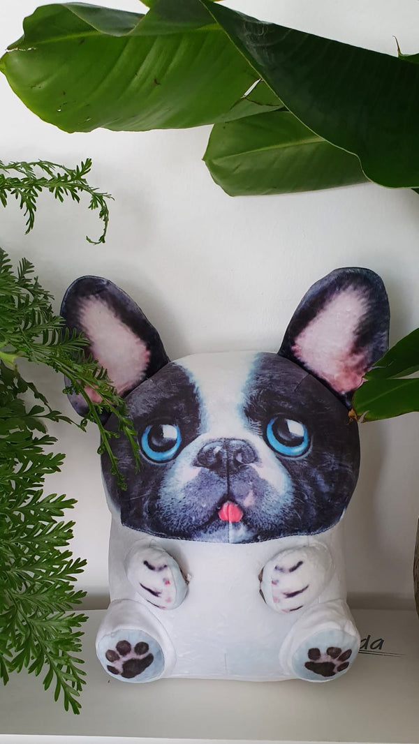 Grappige kussen in een vorm van een Franse Bulldog hondje.