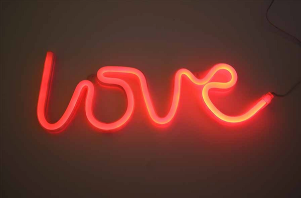 Neon licht nachtlamp LOVE. Liefde lamp. Neon rode lamp.
