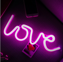 Neon licht nachtlamp LOVE.  Liefde lamp. Leuke cadeau voor dame of meisje. Neon roze lamp.