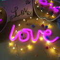 Neon licht nachtlamp LOVE.  Liefde lamp. Leuke cadeau voor dame of meisje. Neon roze lamp.